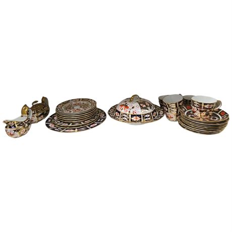 Approx. 28 Pieces Of Royal Crown Derby Dishes