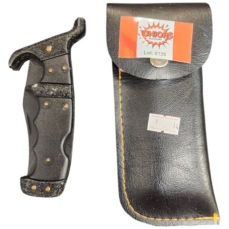Taiwanese Folding Knife With Finger Grips & Guard