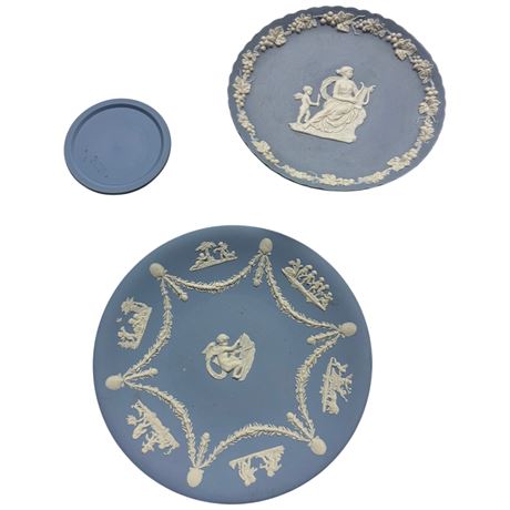 3 Vintage Pieces Of Wedgwood Jasperware