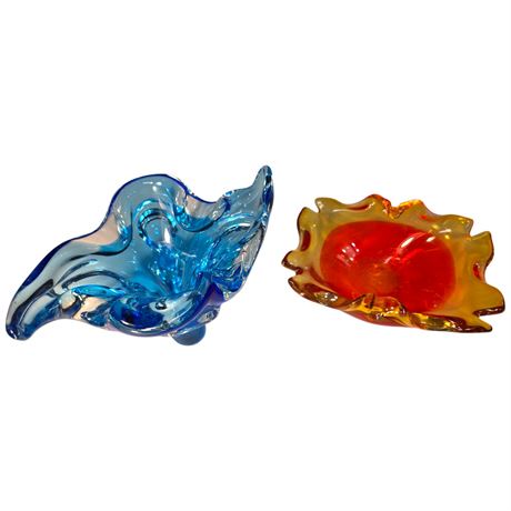 2 Pieces Of Chalet Art Glass Bowls