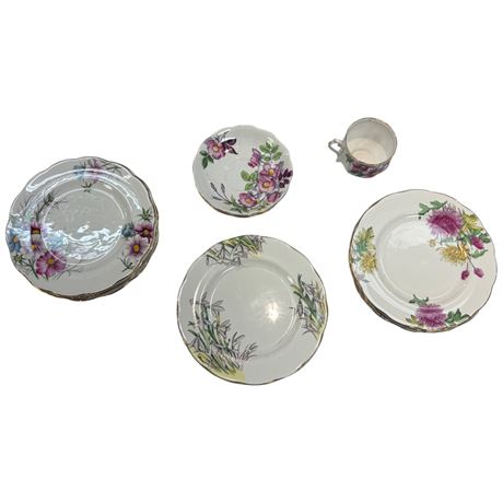 Approx 17 Pieces Of Royal Albert Floral Pattern