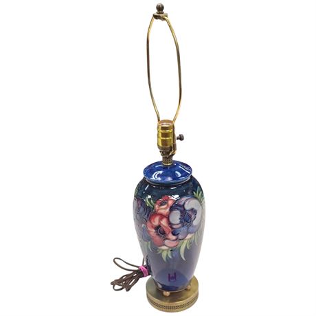 Vintage Moorcroft Lamp "Anemone"