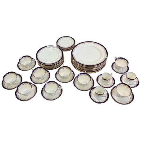 Approx 30 Pieces Of Aynsley "Leighton" Tea Set