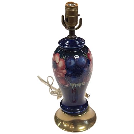 Vintage Moorcroft Lamp With Brass Base "Anemone"
