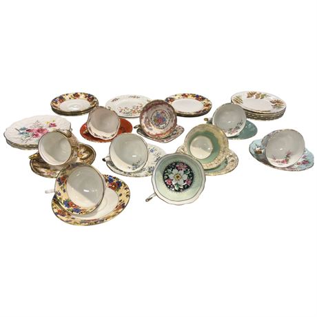 33 Assorted Tea Cups & Saucers, Aynsley, Royal Albert, Paragon, Etc..