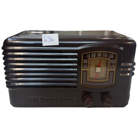 Vintage Westinghouse Table Top Radio, Model 555