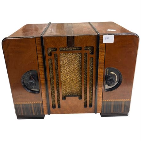 Vintage Wooden Canadian Radio