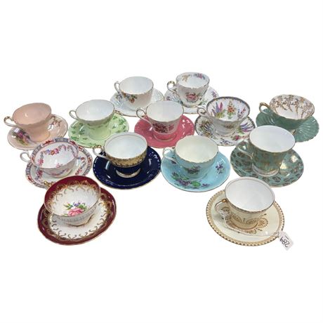 Approx 26 Aynsley Tea Cups & Saucers