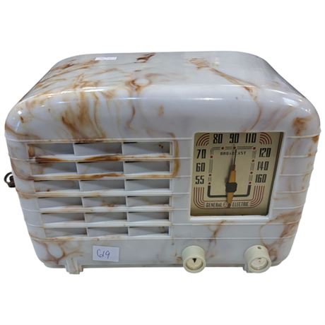 Vintage General Electric Table Top Radio, Model Km51