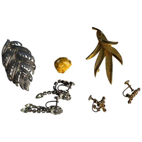 6 Pieces Of Coro Costume Jewelry, Brooches & Earrings
